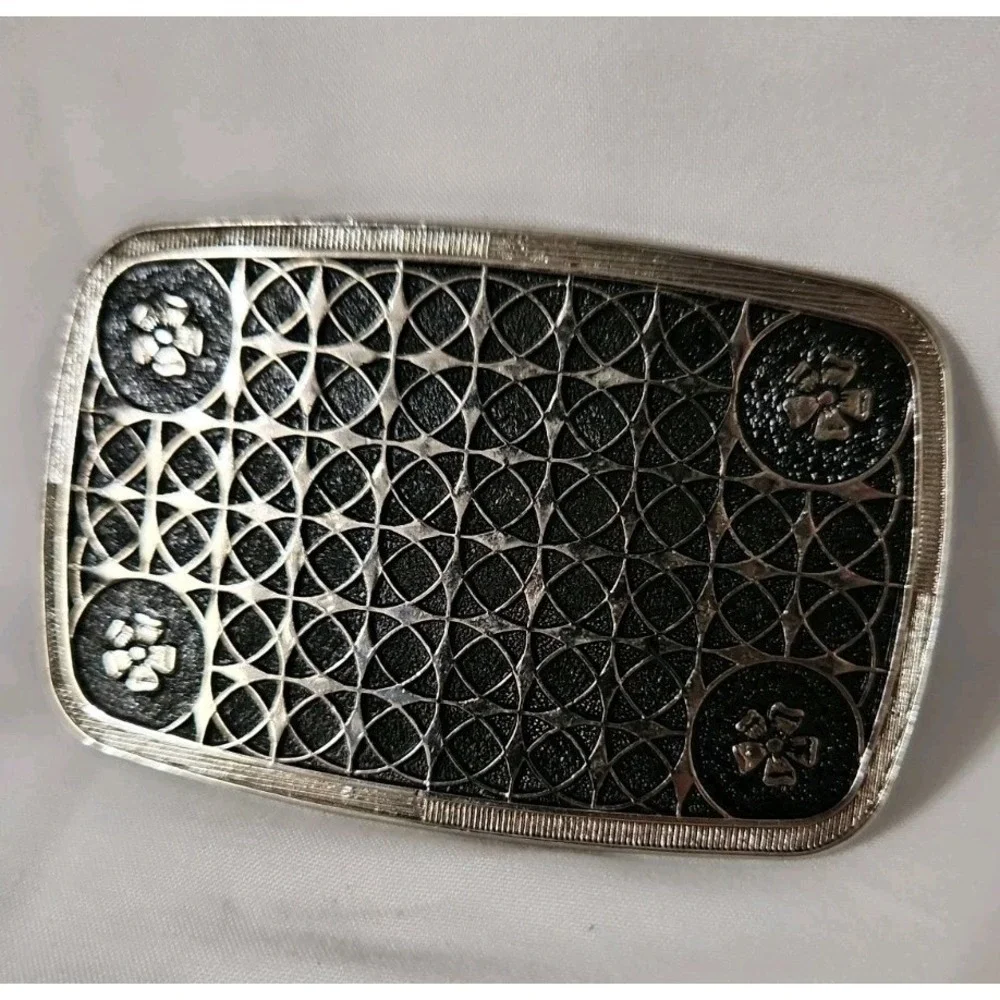 Vintage Ladies Silvertone Beltbuckle‎ With Flower Accents